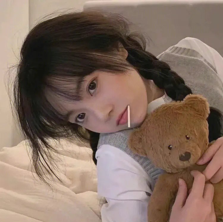 挥著翅膀的女孩